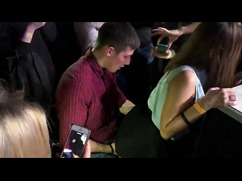❤️ Seks nyata di klub malam Rusia. Gadis Rusia berusia 18 tahun di anus dan vagina bercinta di klub malam ❤❌ Video sialan di id.porn-mate.ru