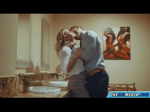 ❤️ Ketika seorang pirang berdada menggoda Anda di toilet umum ❤❌ Video sialan di id.porn-mate.ru
